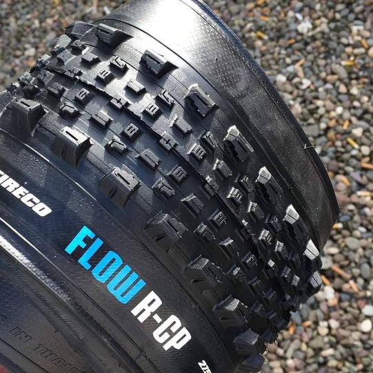 VEE Tire FLOW R CP 29 X 2.35  F50 folding tire GC